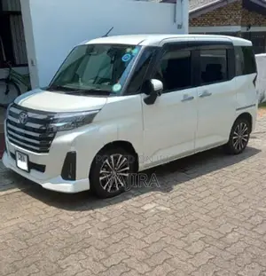 Toyota Roomy Custom GT 2023