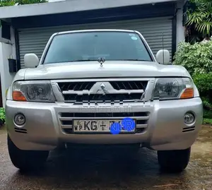 Mitsubishi Montero V76 2006