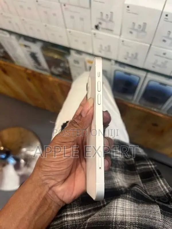Apple iPhone 12 (Used)