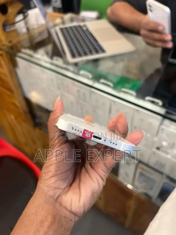 Apple iPhone 12 (Used)
