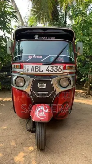 Bajaj RE 2016