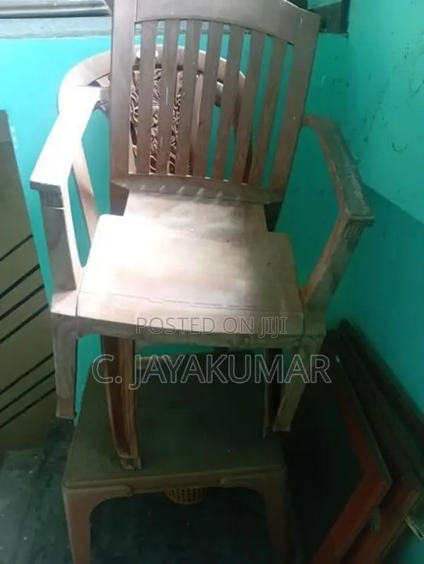 plastic chair's