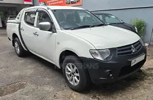 Mitsubishi L200 DOUBLE CAB 2014