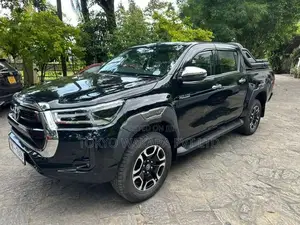 Toyota Hilux Revo G Grade 2025