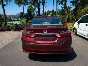 Honda Grace 2015