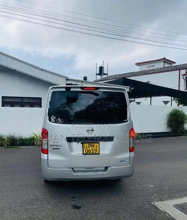 Nissan Caravan NV350 2013