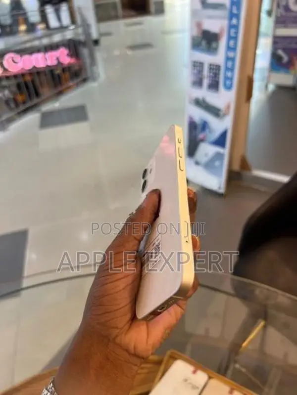 Apple iPhone 12 (Used)