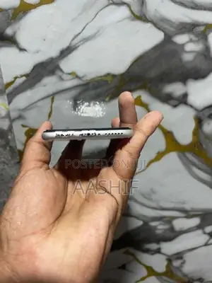 Apple iPhone SE 2 (Used)
