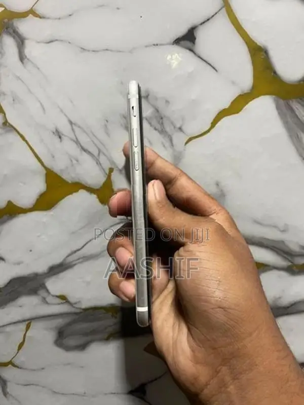 Apple iPhone SE 2 (Used)