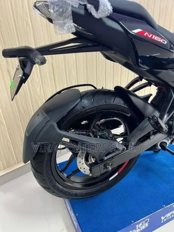 Bajaj Pulsar N160 premium 2026