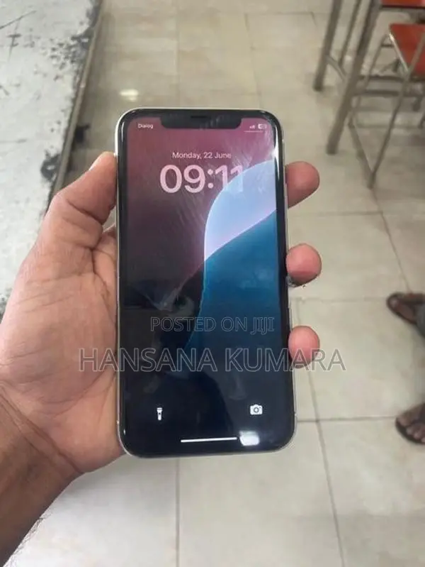 Apple iPhone XR (Used)