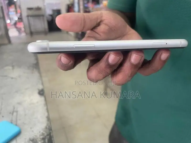 Apple iPhone XR (Used)