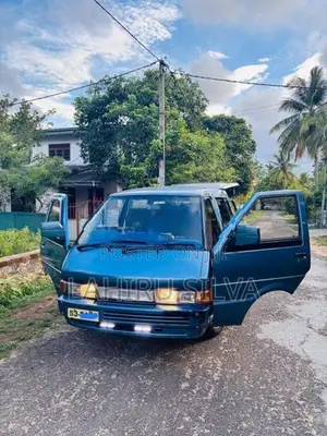 Nissan Largo 1988