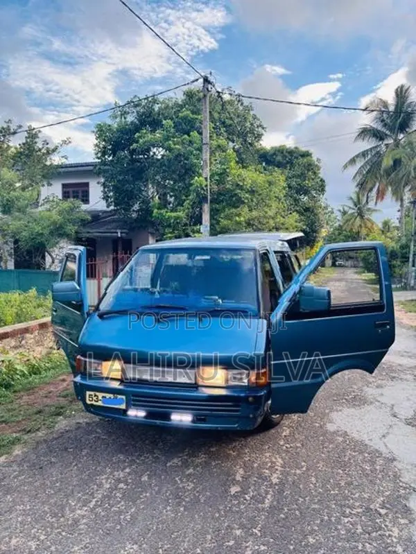 Nissan Largo 1988