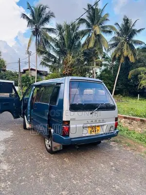 Nissan Largo 1988