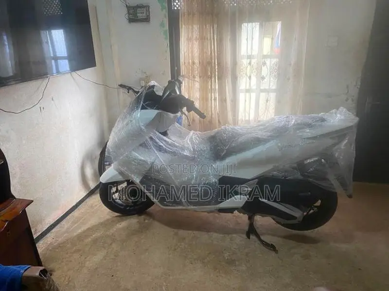 Honda PCX160 2025