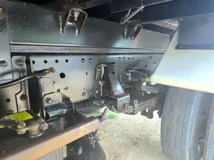 Isuzu Elf Freezer 2011