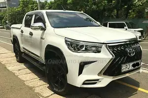 Toyota Hilux Revo Rocco Lexus Facelift
