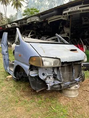 Mitsubishi L400 Space Gear Front Half Cut