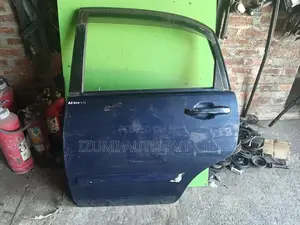 Suzuki Ario Rear left door panel with hadle and wiser