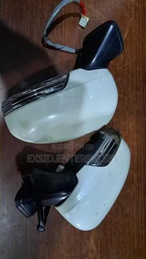 Toyota Prius Side mirror (P30)