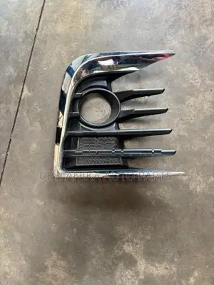 TOYOTA VOXY FOG LIGHT COVER