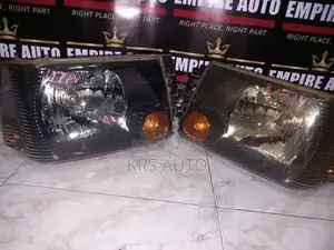 Nissan Clipper U 71 V -NV 100 Head Light
