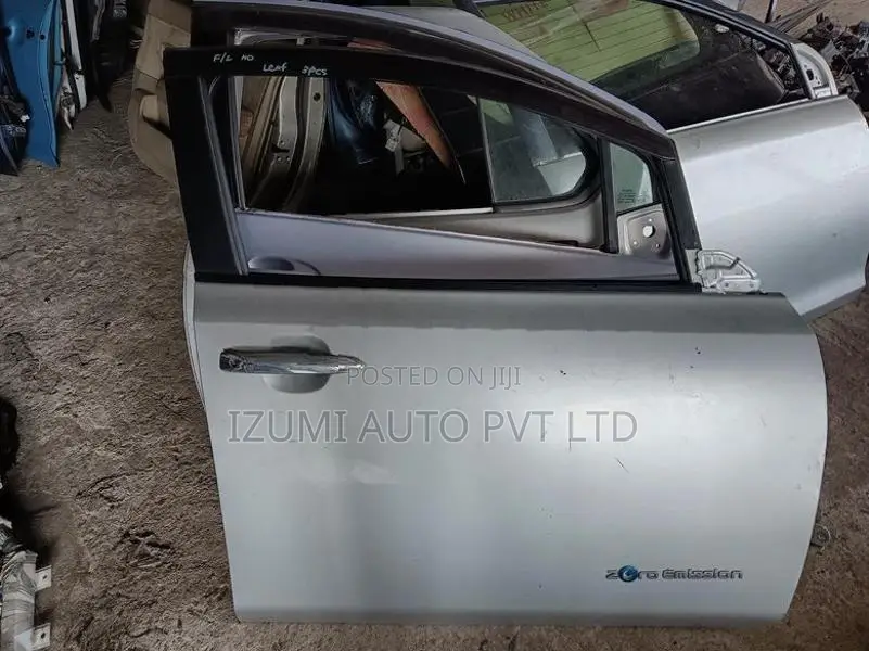 Nissan Leef Five Door set