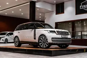 Land Rover Range SV 4.4L V8 1OF1 2025