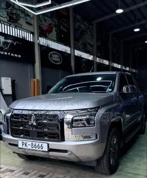 Mitsubishi Triton 2025 Hamer Electric Roll Shutter with Night Fury Bar