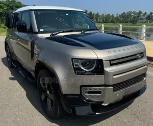 Land Rover Defender HSE 2023