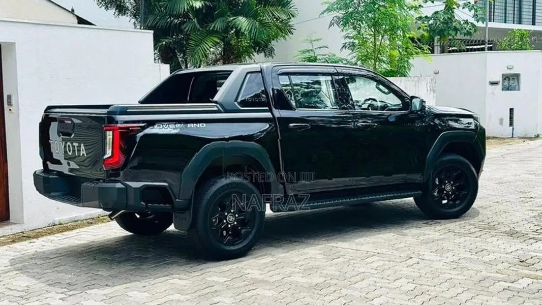 Toyota Hilux Travo Overland 2025