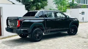 Toyota Hilux Travo Overland 2025