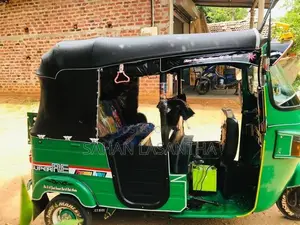 Bajaj RE YA 4876 2010