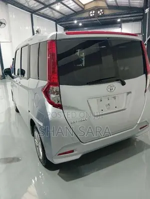Toyota Roomy x 2023