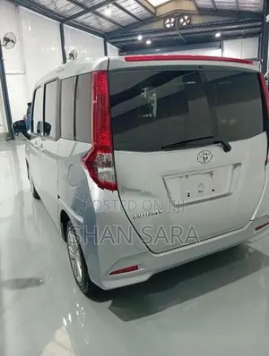 Toyota Roomy x 2023