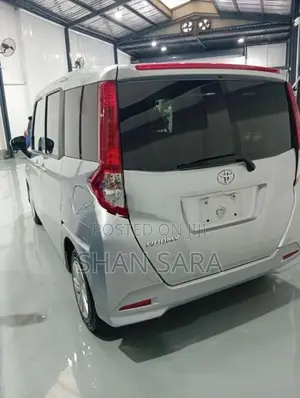 Toyota Roomy x 2023
