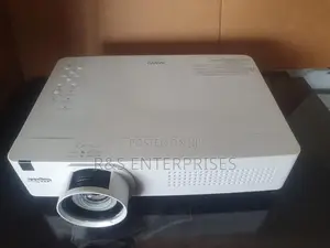 Sanyo XU 355 - 3500 Lumens Daylight Projector