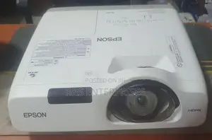 Epson EB 520 Short Trow Projector