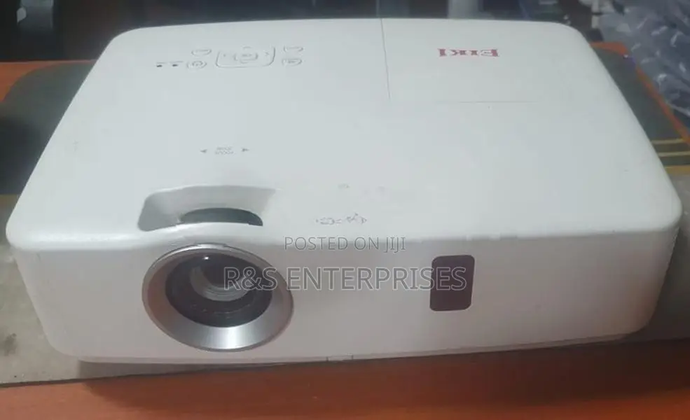 Eiki EK102A Daylight Projector