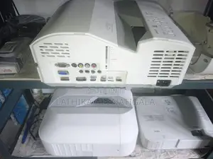 Multimedia projector CASIO XJ-UT351W lumens 3500 made in japan