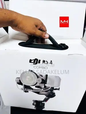 DJI RS 4 Gimbal Stabilizer Combo