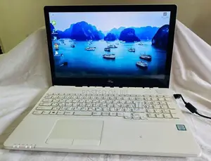 Fujitsu Lifebook AH77/Y