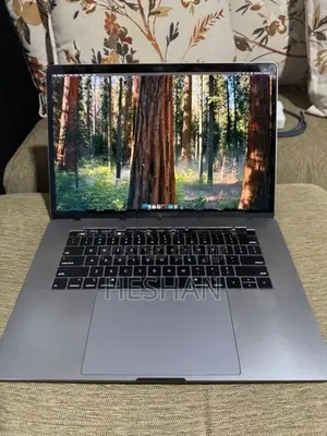 Apple iMacBook Pro 15-inch 2018 i9 32GB RAM 500GB SDD