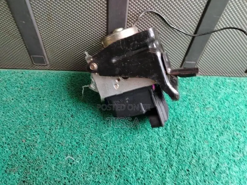 Nissan X Trail T30 ABS Unit