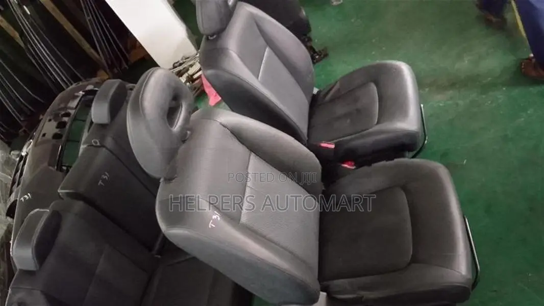Nissan X-Trail T31 Seat Set