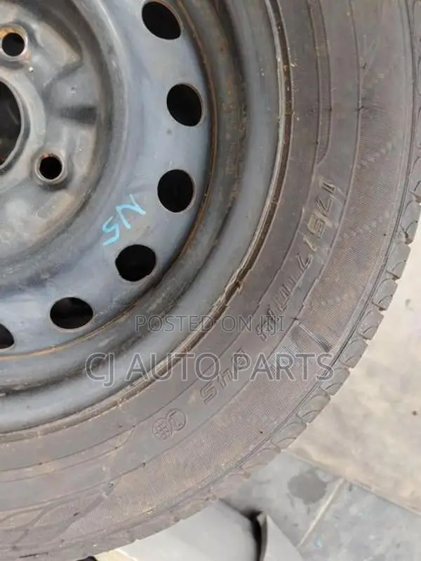 175/ 70 / 14 Dunlop Japan Tire Set with Rim