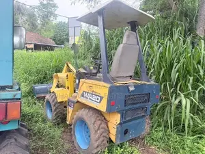 Komatsu WA20 wheel loader