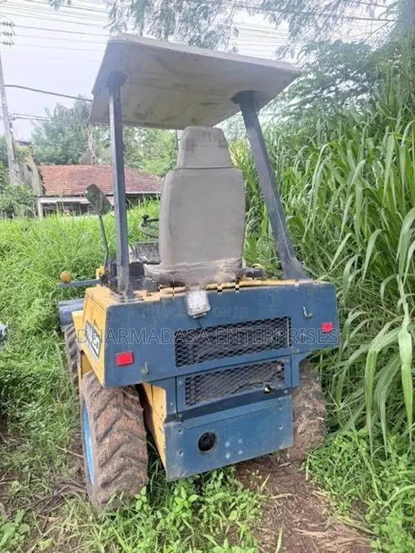 Komatsu WA20 wheel loader