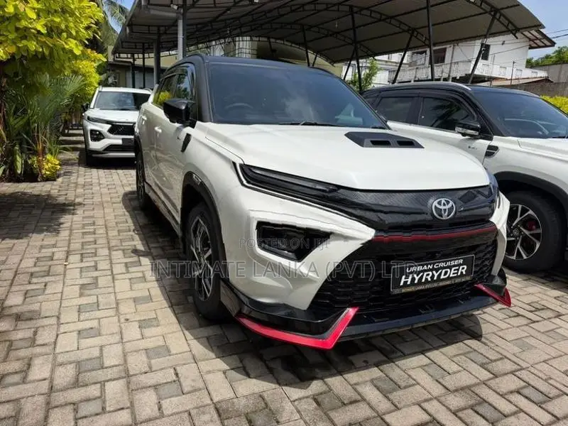 Toyota UrbanCruiser Hyryder bat man kit 2026
